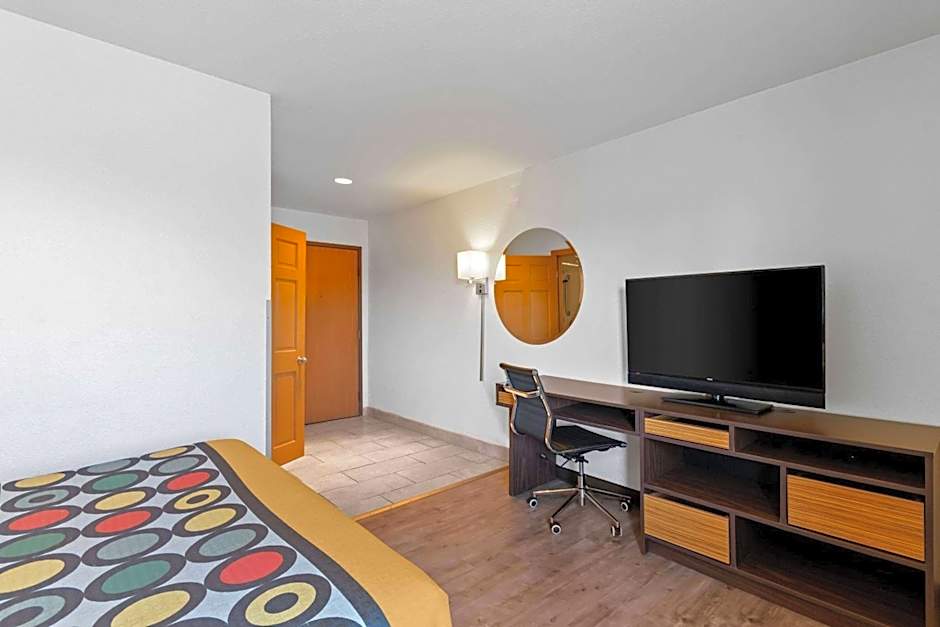 Super 8 by Wyndham Elizabethtown