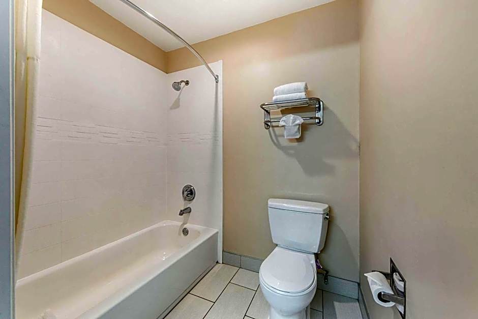 Quality Inn & Suites Maingate