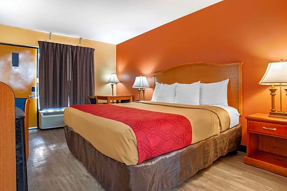 Econo Lodge Inn & Suites Evergreen