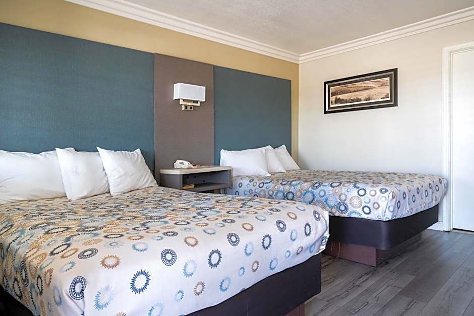 Solaire Inn & Suites