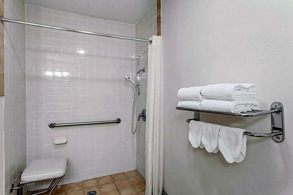 Super 8 by Wyndham Slidell