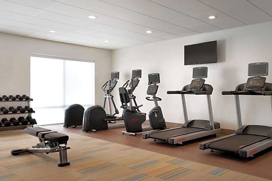 Holiday Inn Express & Suites Cincinnati South - Wilder By IHG