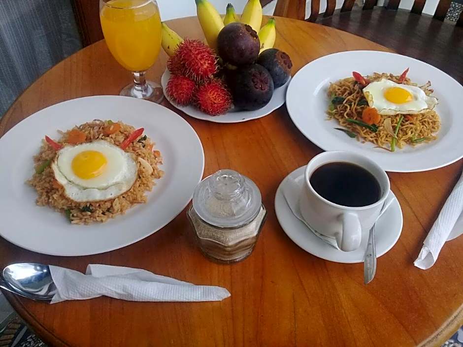 Aris Homestay and Warung Made
