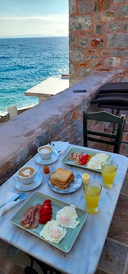 Arapis Rooms & Suites