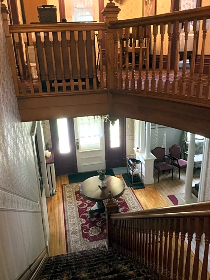 Marmora and Lake Inn and Victorian Diner