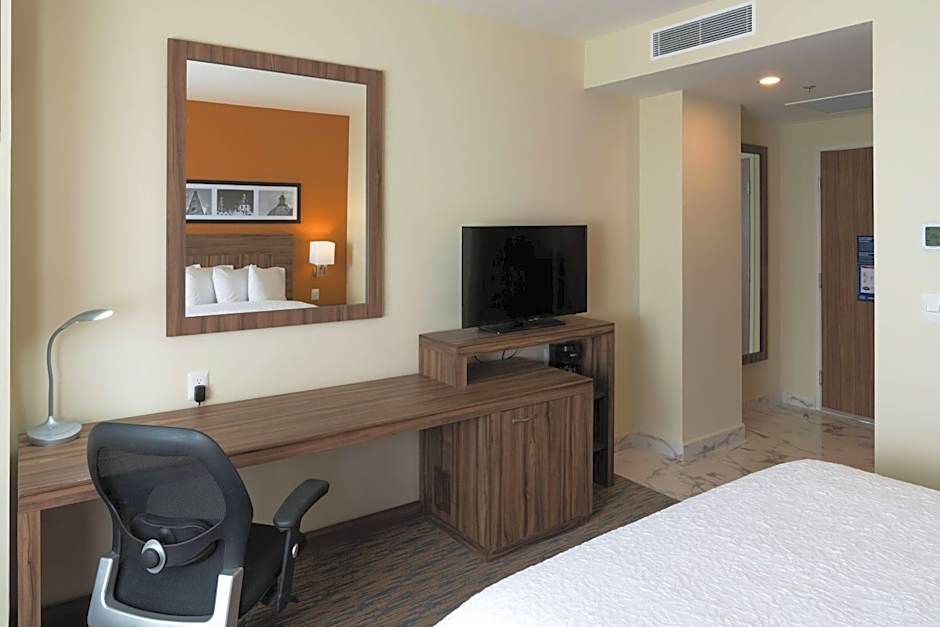 Hampton Inn by Hilton Irapuato