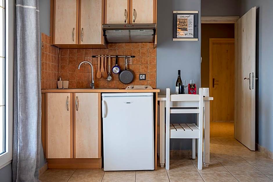 Helen's Studios & Apartments