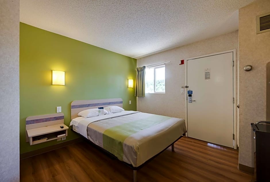 Motel 6-Statesville, NC