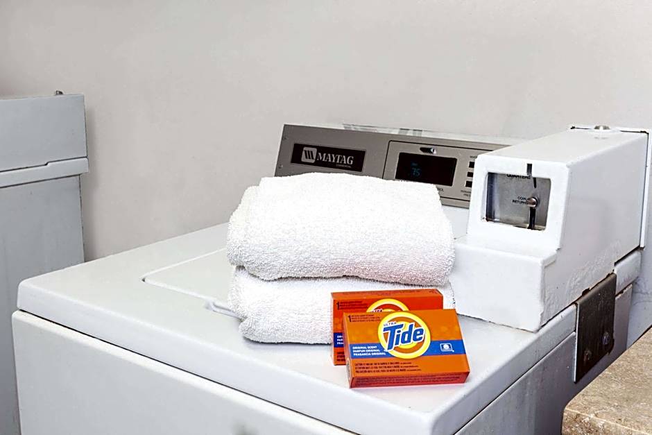 Days Inn by Wyndham Anaheim West