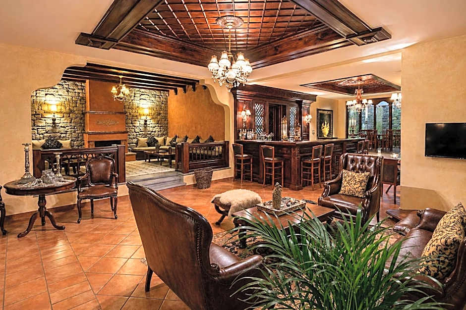 Hotel Doupiani House