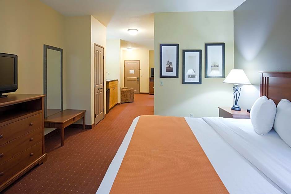 AmericInn by Wyndham Fargo South