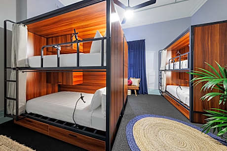 6 Bed Mixed Community Dorm