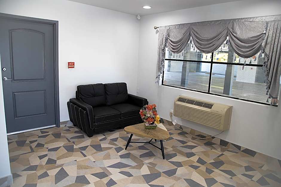 Pico Rivera Inn & Suites