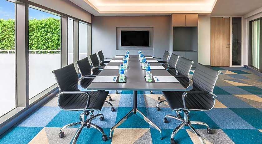 Holiday Inn Express Bangkok Soi Soonvijai By IHG