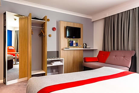 standard room, 2 twin beds (spinnaker tower view)