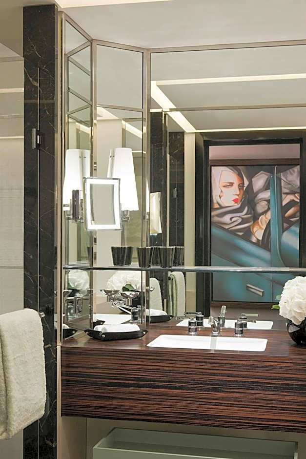 Prince de Galles, a Luxury Collection hotel, Paris