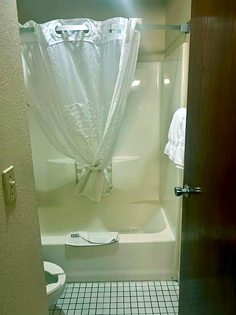 Baymont by Wyndham Battle Creek/I-94