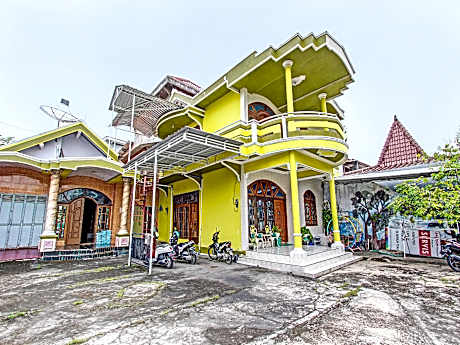 SPOT ON 92188 Ndalem Eyang Guesthouse Syariah