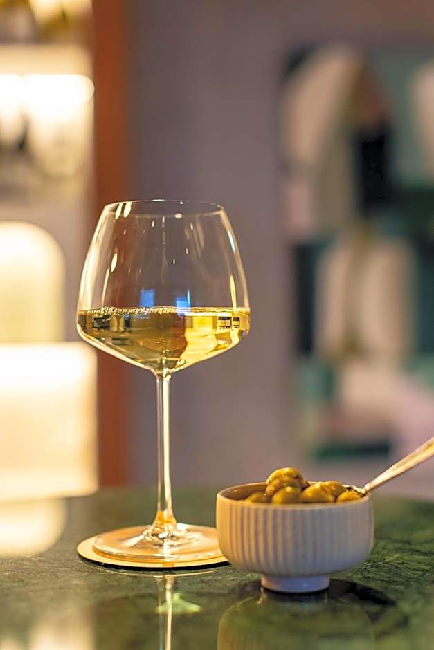 TRIBE Den Haag Centraal