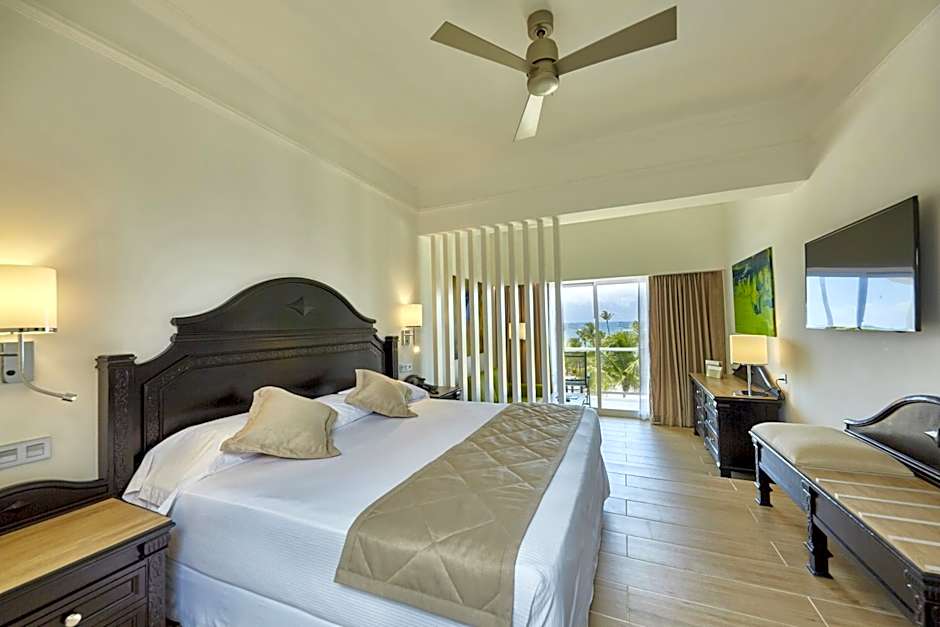 Photo 1 of 4 of Junior Suite, Ocean View