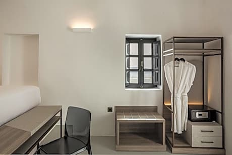 Superior Deluxe Suite with Caldera and Sea View