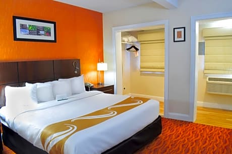 Deluxe King Room with Spa Bath - Non-Smoking