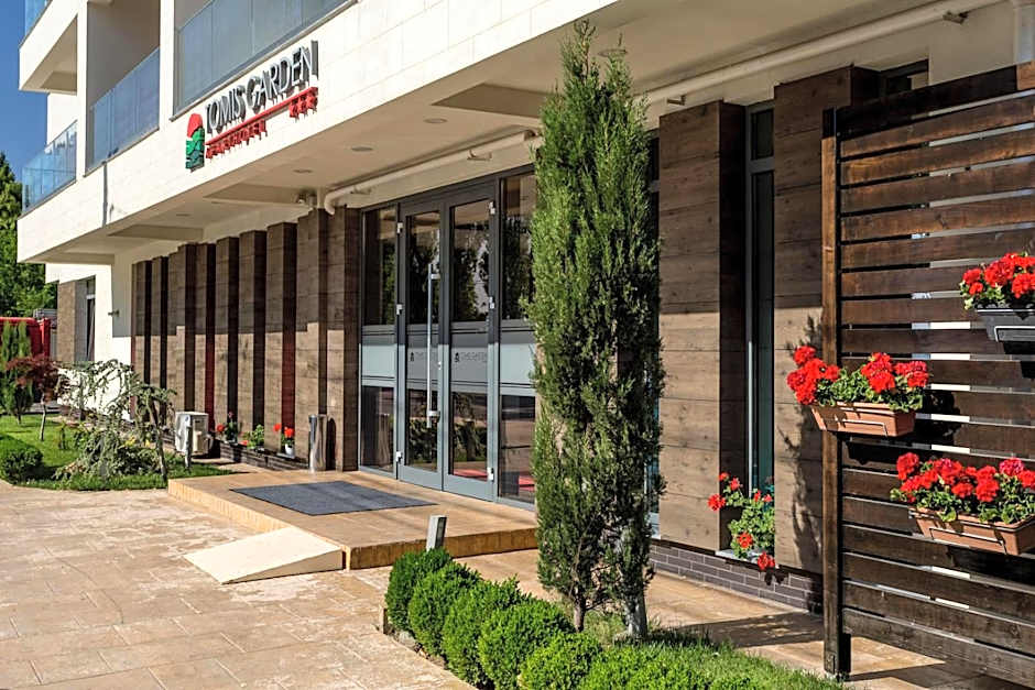 Tomis Garden Apartments Mamaia