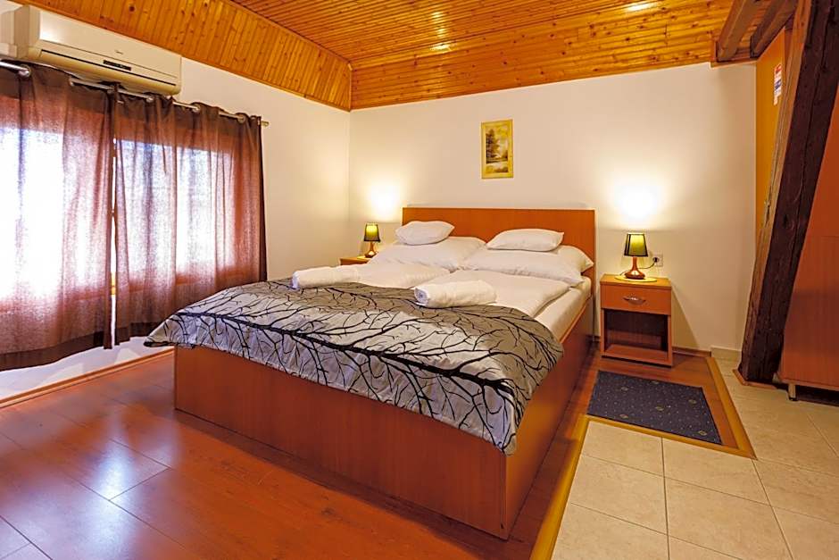 Central Panzió Gyula