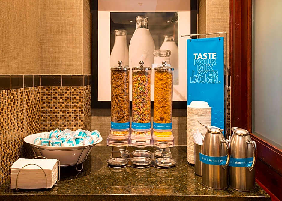 Hampton Inn By Hilton Toronto-Mississauga West, Ontario, Canada