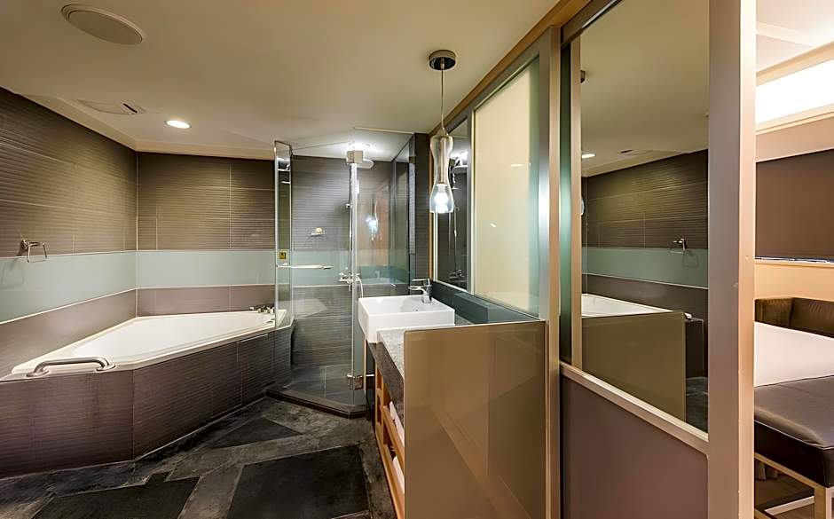 Shin Yuan Celeb Metro Hotel