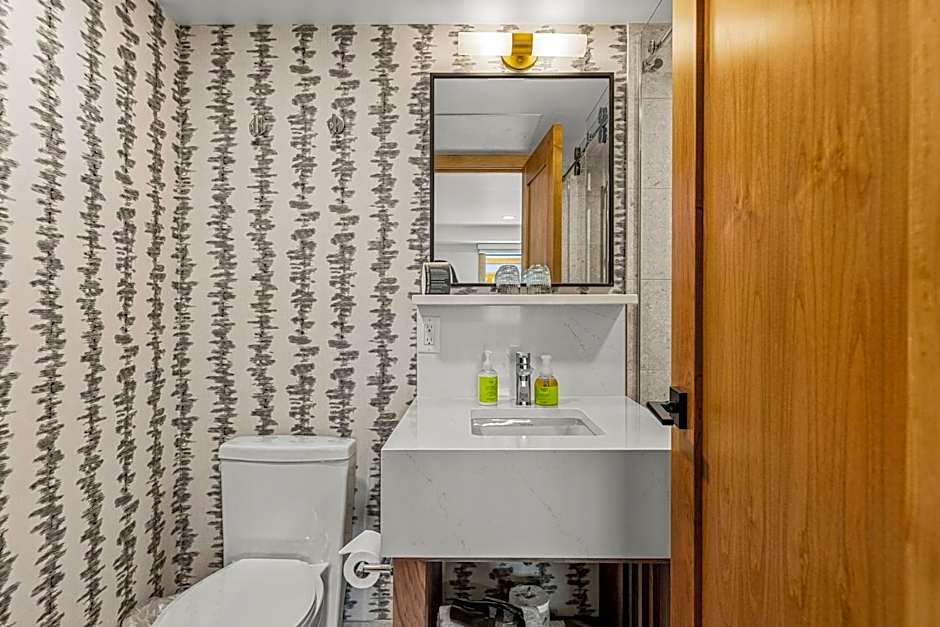 Hotel Canoe and Suites