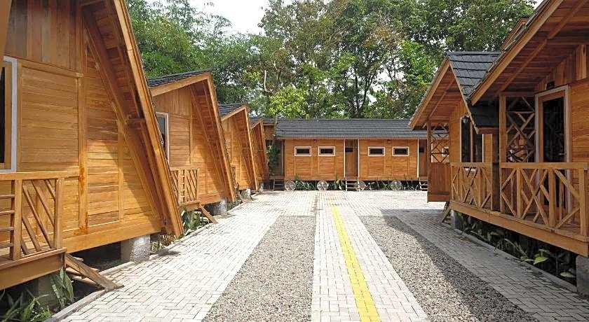 Urbanview Villa Kolopaking Kebumen by RedDoorz