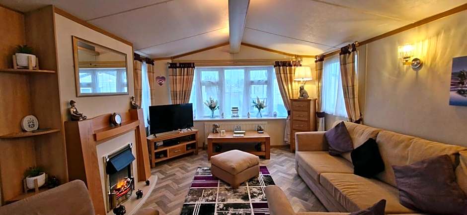 MOLLIES DEN 6 Berth 2 Bedrooms Waterside Leisure Park Ingoldmells