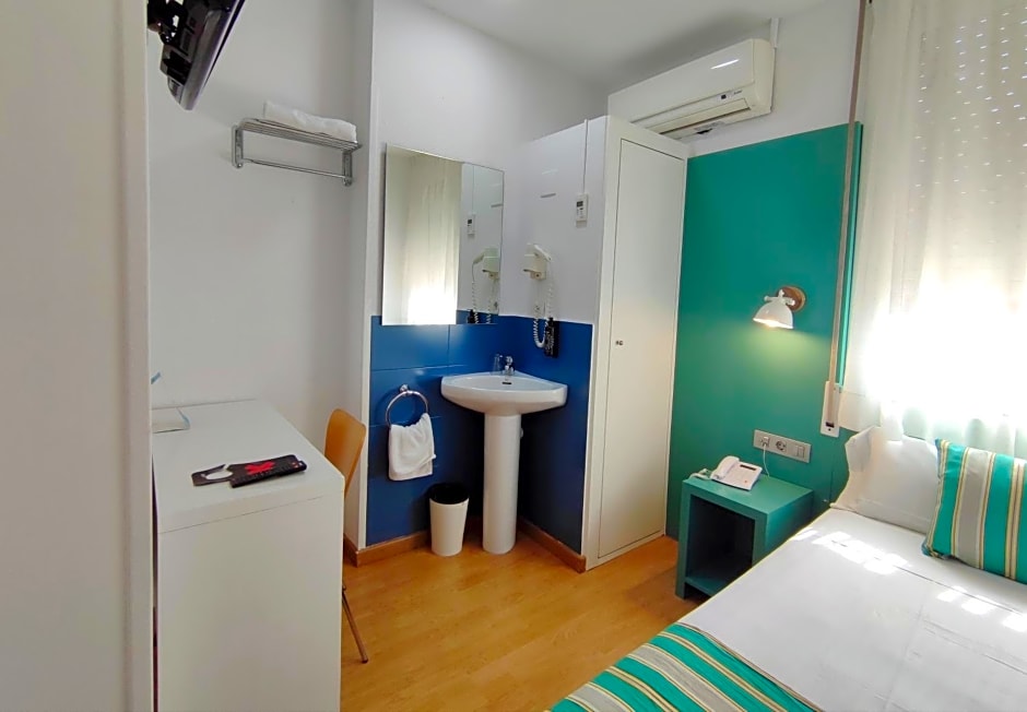 Yomo Hostal BCN Port
