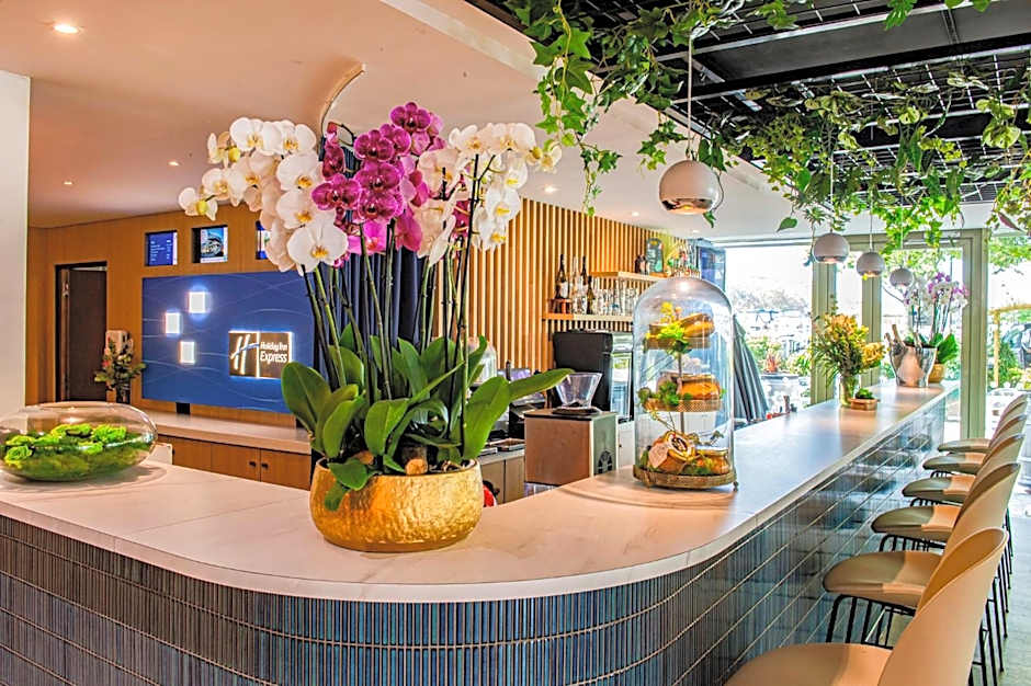 Holiday Inn Express Paris-Canal De La Villette By IHG