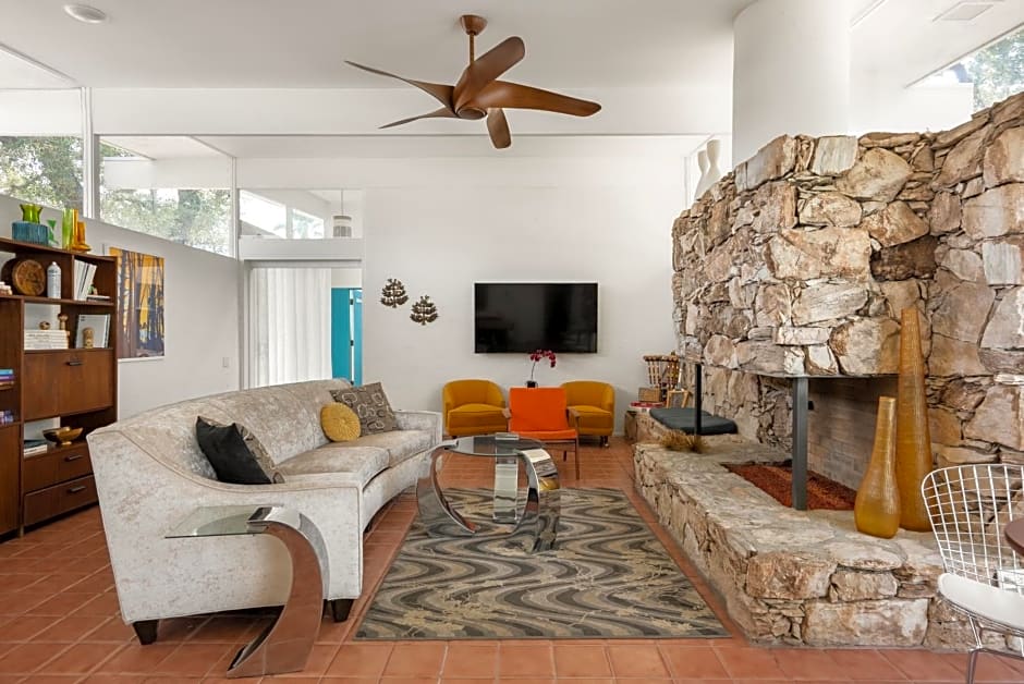 Monkey Tree Hotel by AvantStay Stylish Hotel in Palm Springs w Pool