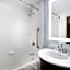 Holiday Inn Express Boston-Waltham By IHG
