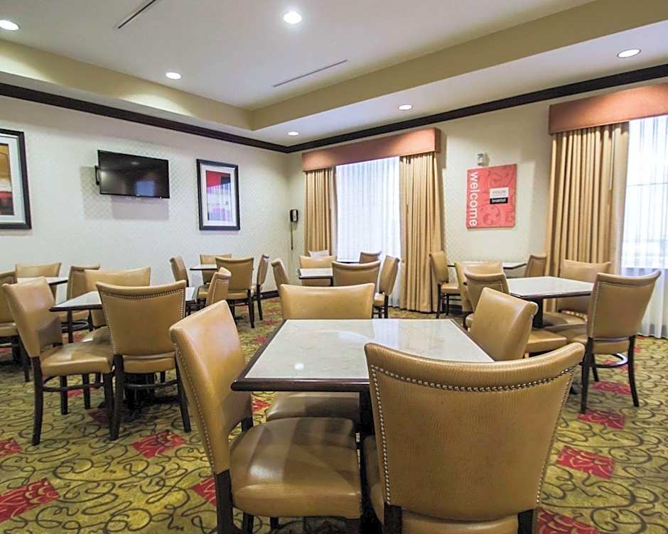 Comfort Inn & Suites Maingate South