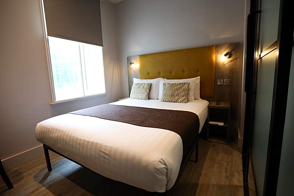 Photo 1 of 9 of Double Room