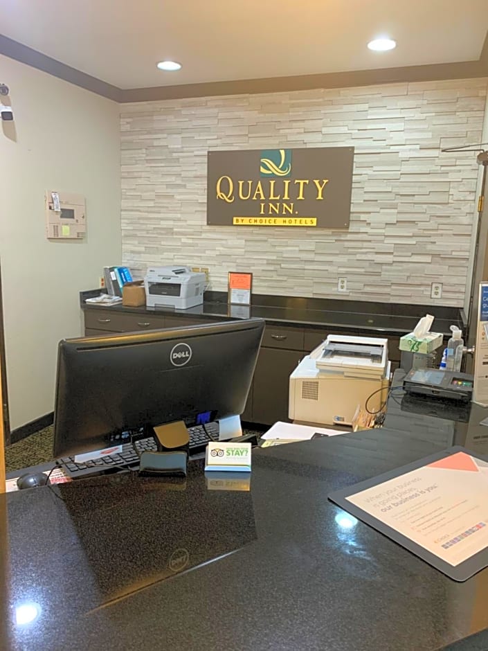 Quality Inn near I-72 and Hwy 51