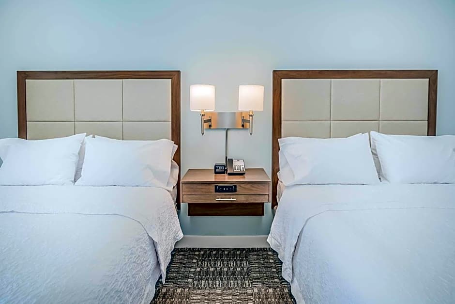 Hampton Inn By Hilton & Suites Panama City Beach-Beachfront