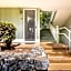 DOWNTOWN HAWAIIAN PARADISE CONDO with Hot Tub, Pool & Beach - Kona Islander Inn