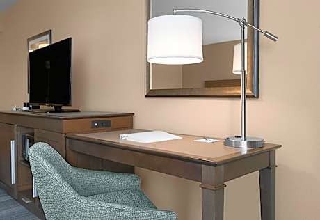 King Room with Roll-In Shower - Mobility Access/Non-Smoking