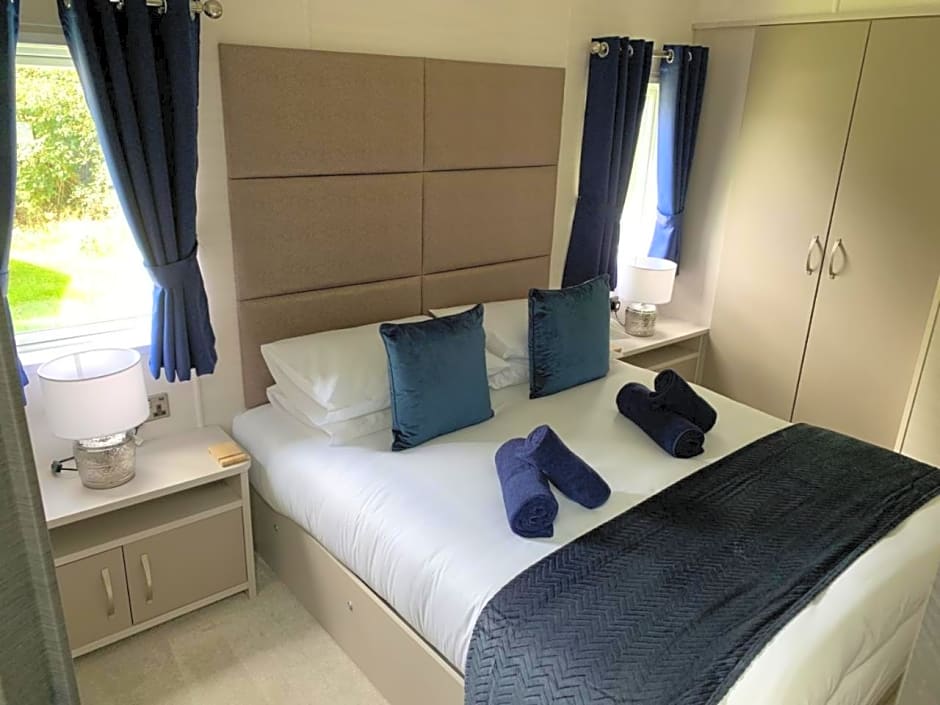 Lola Lodge - Luxury Hot Tub Retreat