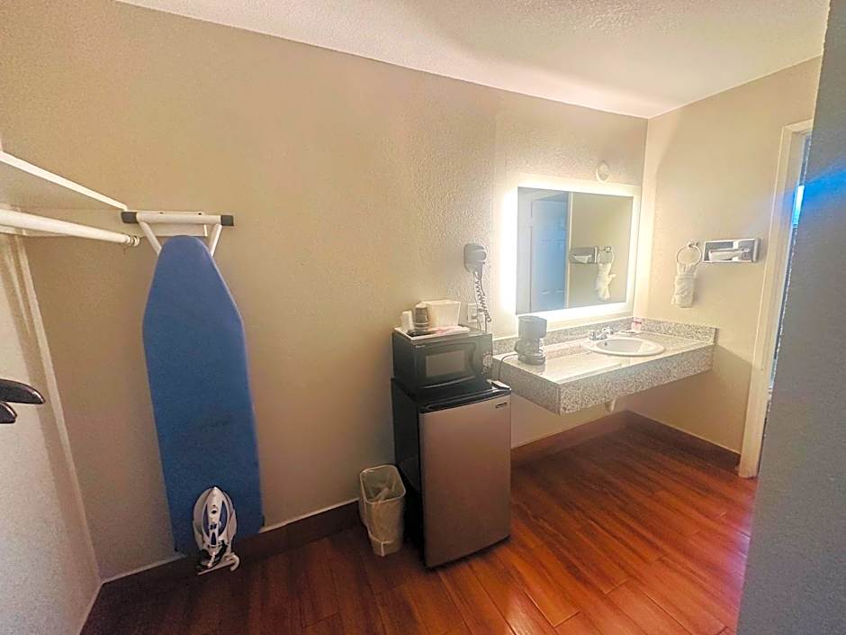 Casa Blanca Hotel & Suites Orange SR-55 Freeway, Near Honda Center, Chapman University, Disneyland