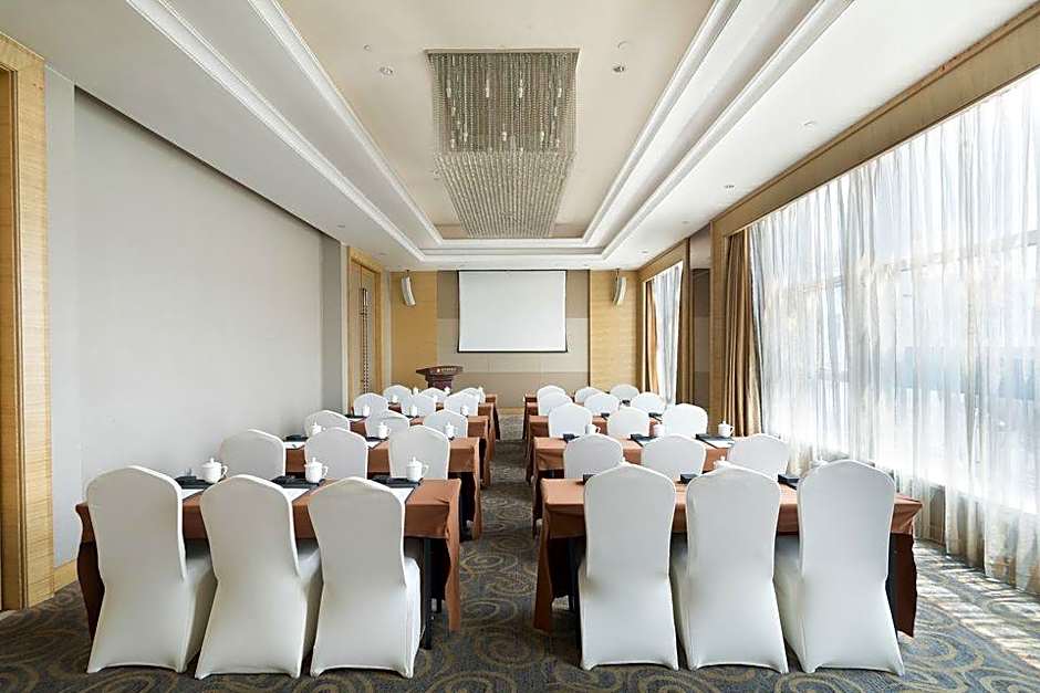 XinHua JianGuo Hotel