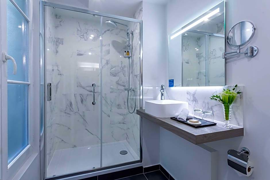 Hotel Camille Paris, Tapestry Collection by Hilton