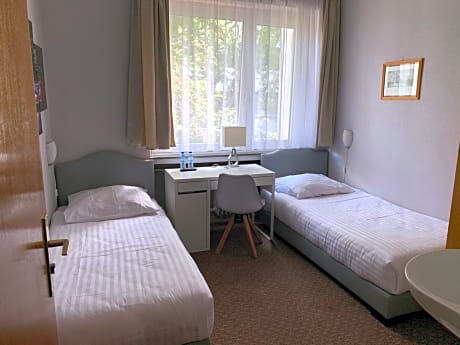 Double Room or Twin room with shared Bathroom