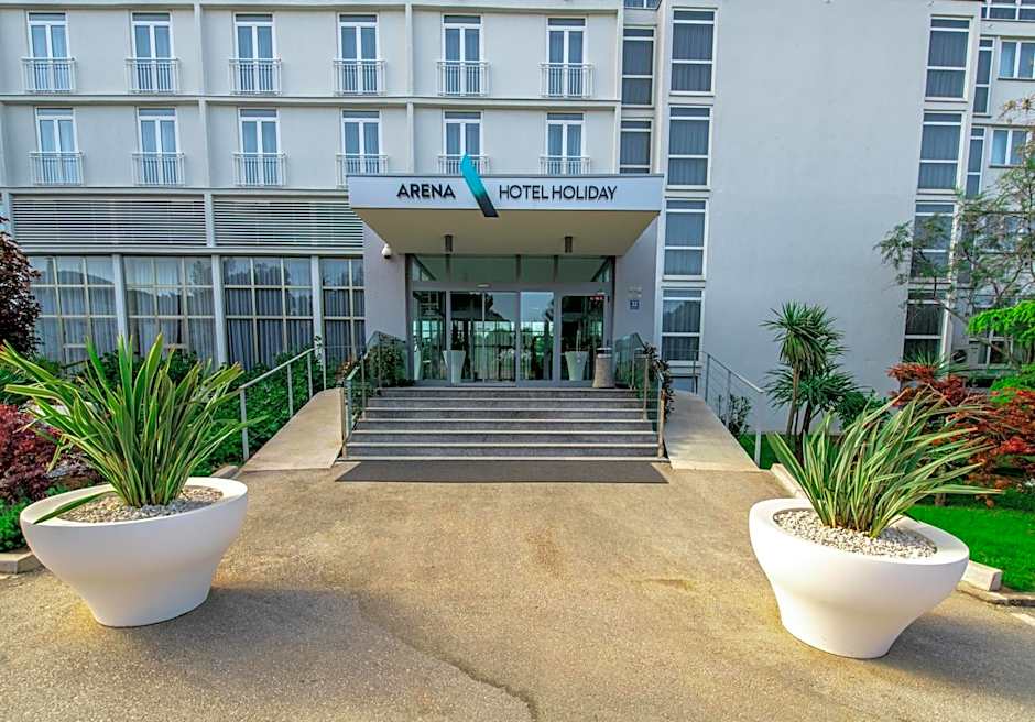 Arena Hotel Holiday