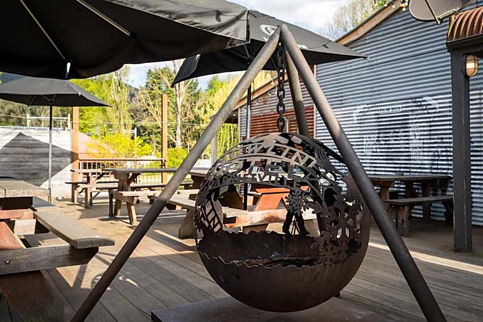 The Harrietville Snowline Hotel